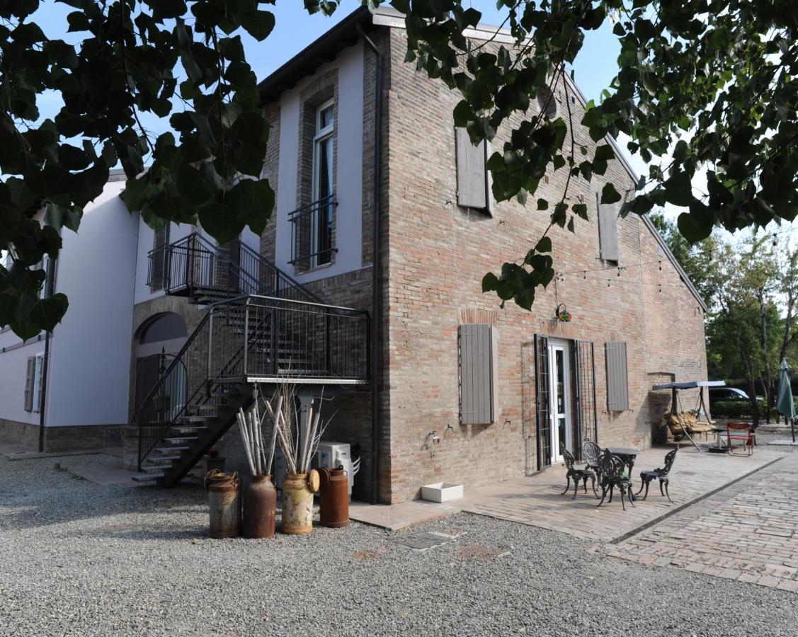 Отель Tlcafe Hospitality San Secondo Parmense Экстерьер фото