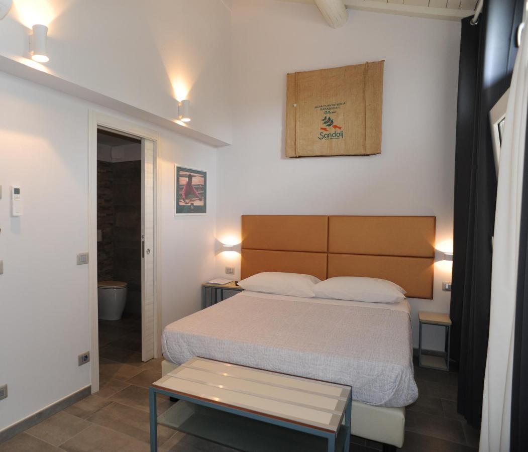 Отель Tlcafe Hospitality San Secondo Parmense Экстерьер фото