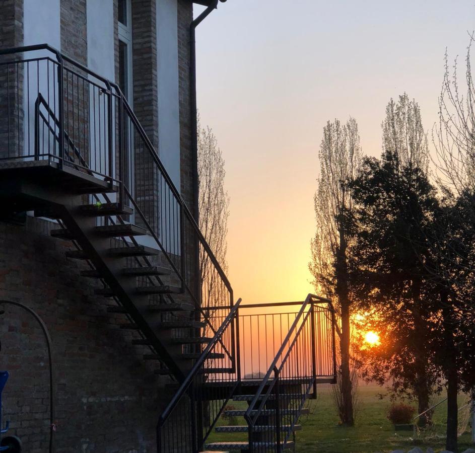 Отель Tlcafe Hospitality San Secondo Parmense Экстерьер фото
